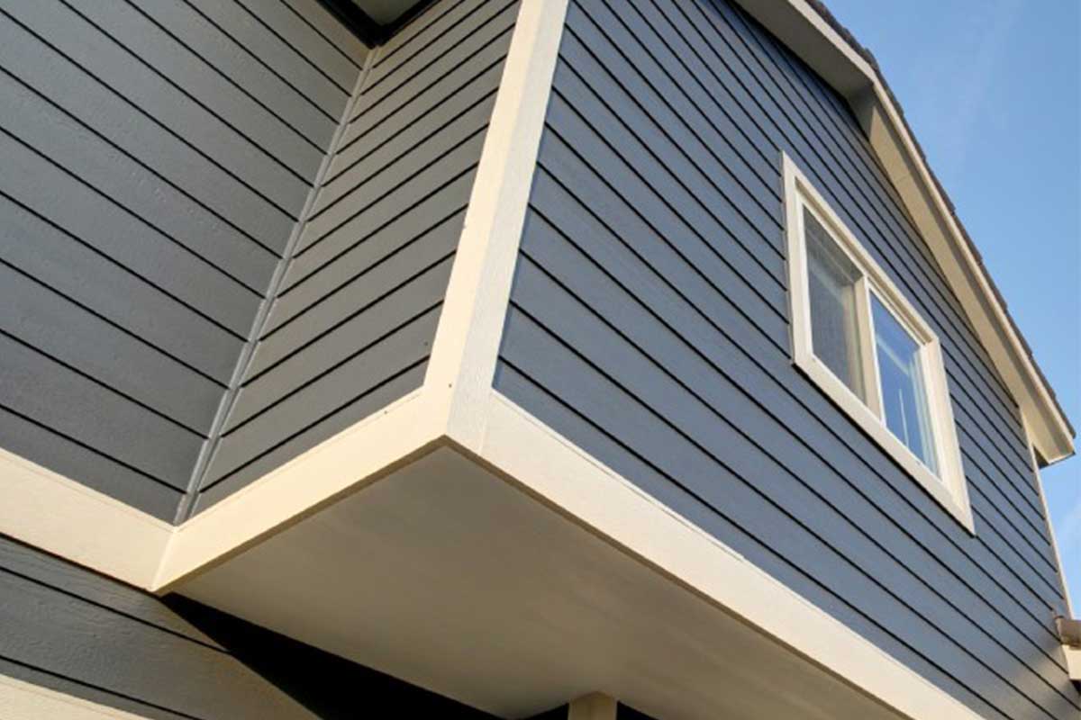 What are the Benefits of Replacing Siding During the Cooler Months?